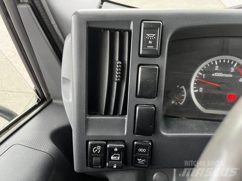 Isuzu NPR Lätta skåpbilar