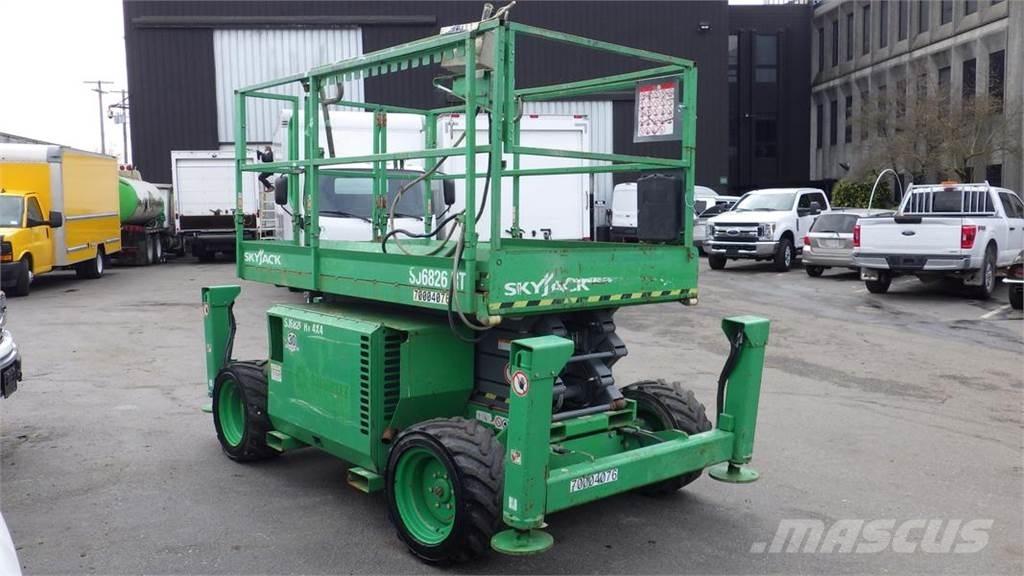 SkyJack SJ6826RT Saxliftar