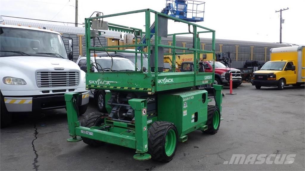 SkyJack SJ6826RT Saxliftar