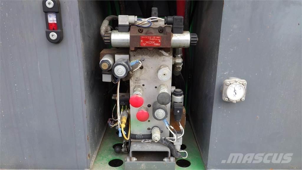 SkyJack SJ6826RT Saxliftar