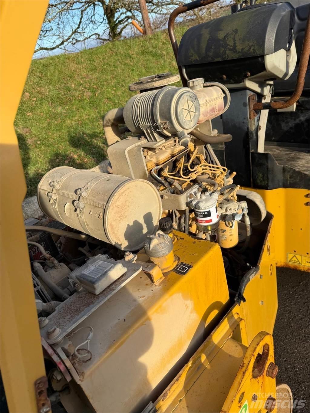 CAT CB24B Tvåvalsvältar