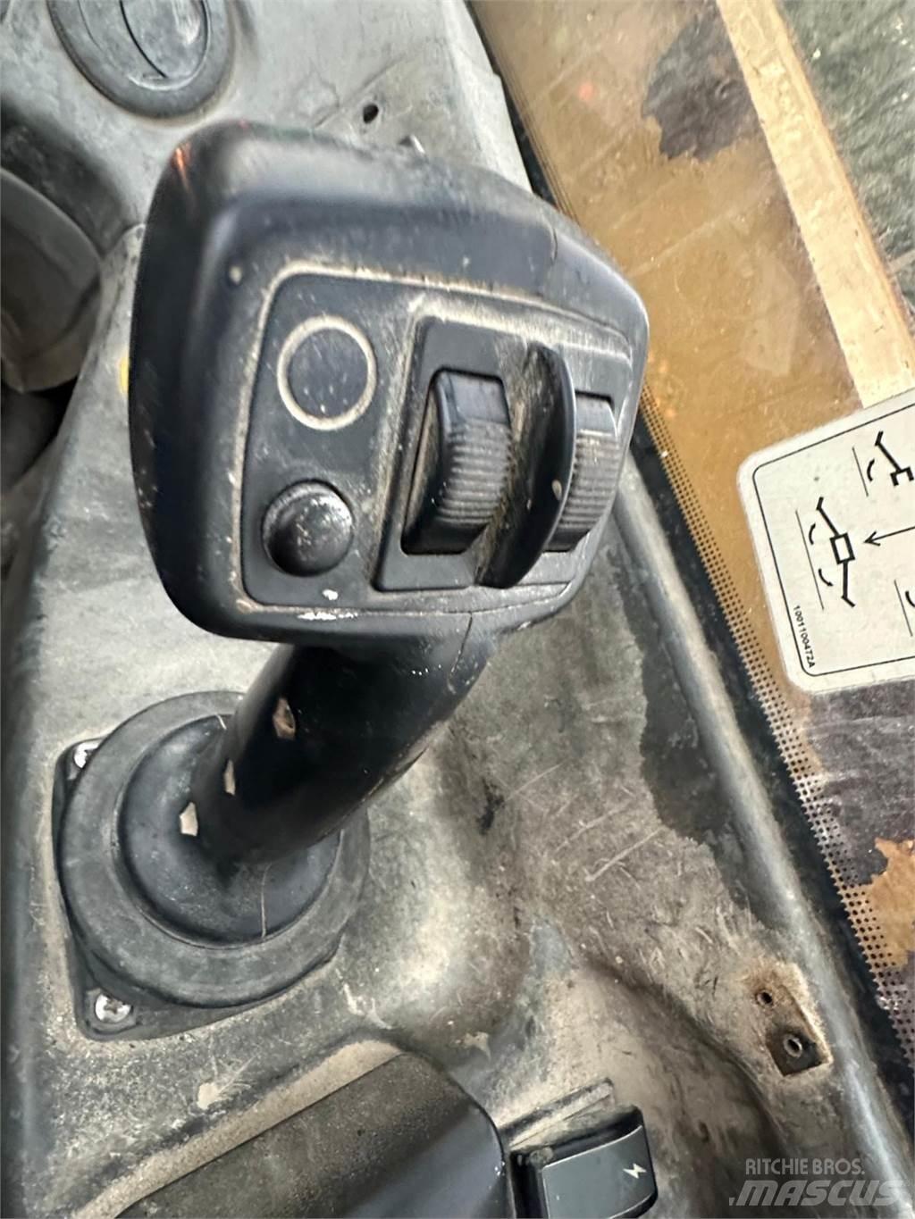 CAT TH414 Teleskoplastare