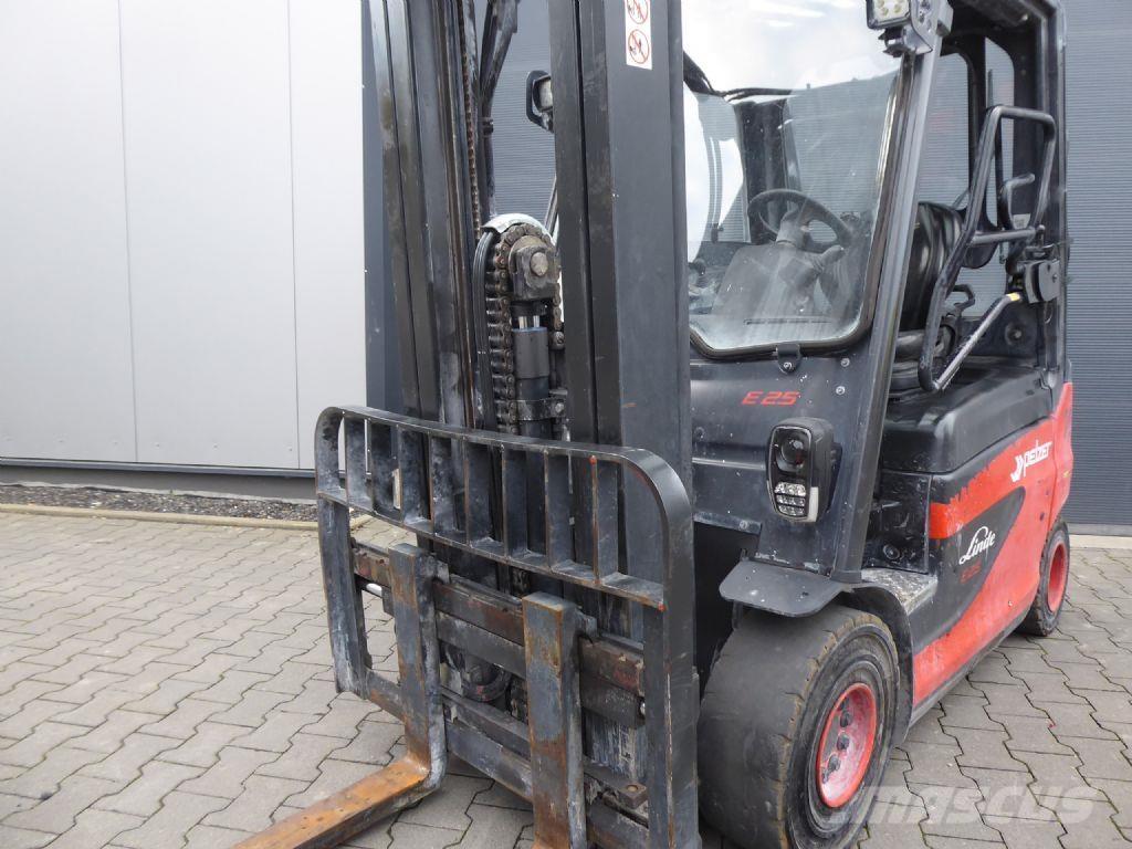 Linde E25-01 Elmotviktstruckar