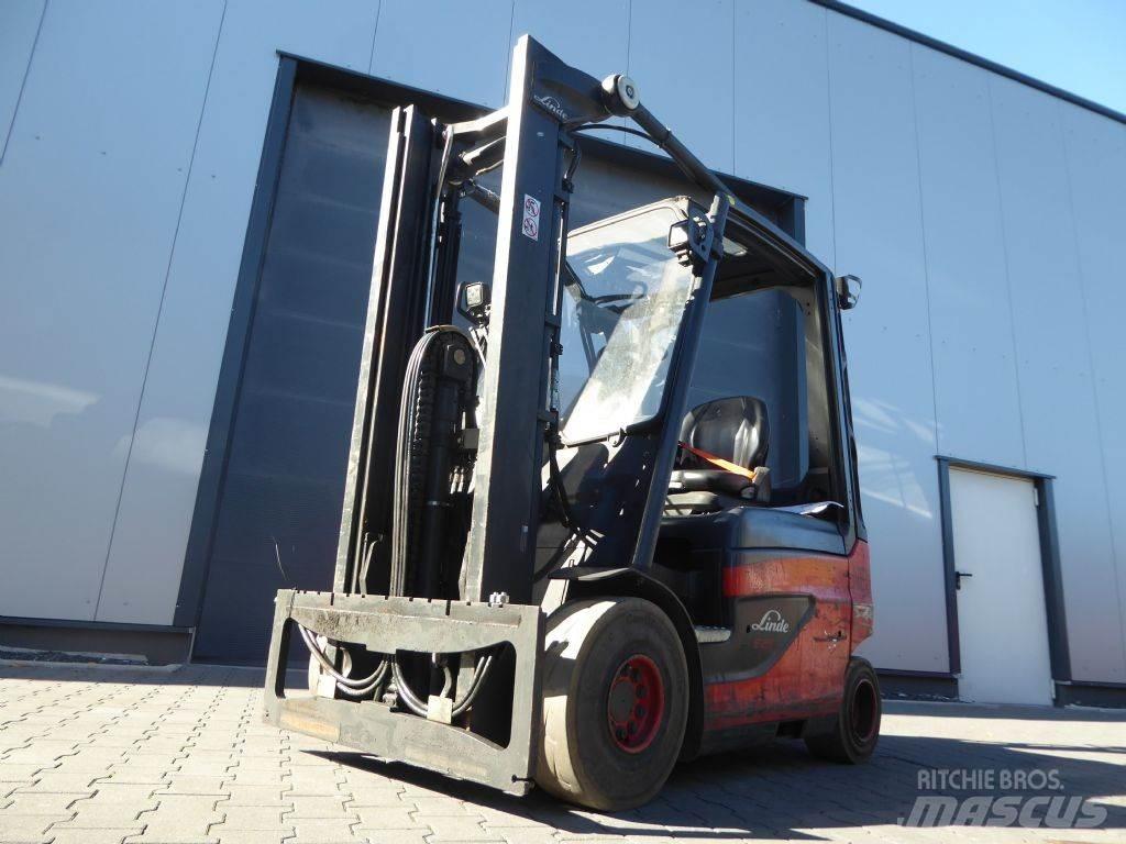 Linde E25-01 Elmotviktstruckar