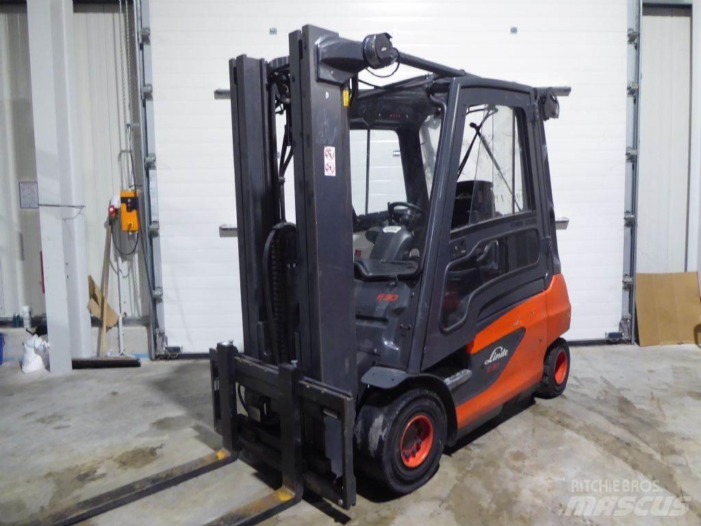 Linde E30-01 Elmotviktstruckar