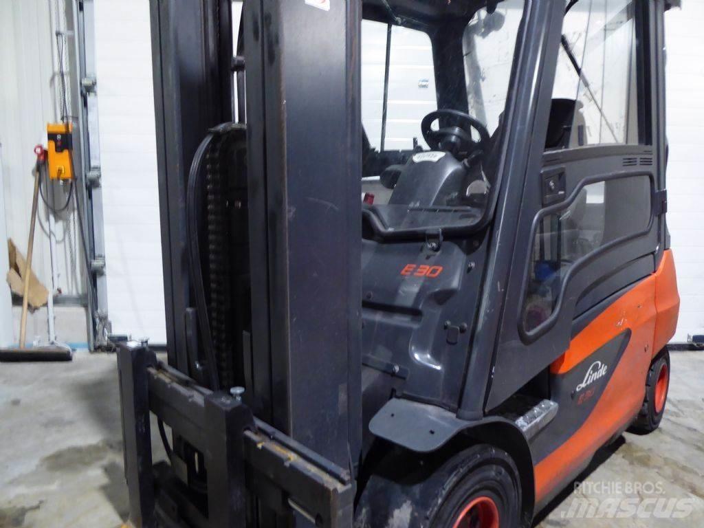 Linde E30-01 Elmotviktstruckar