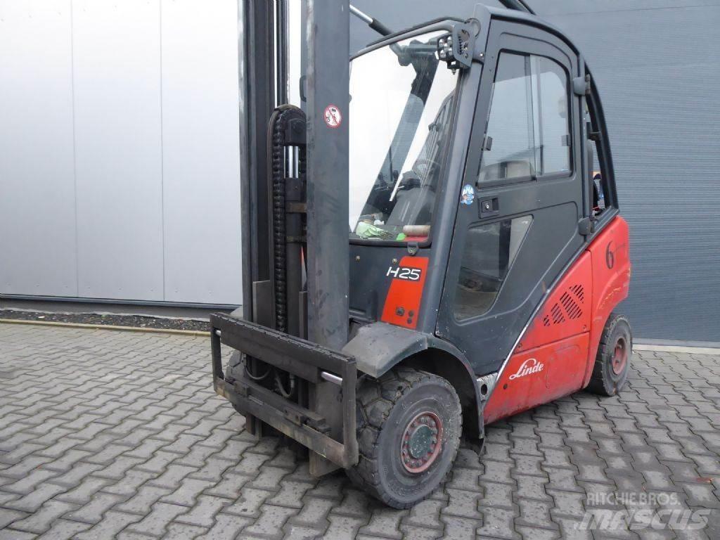 Linde H25T-01 Gasolmotviktstruckar