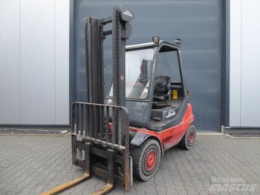 Linde H25T-03 Gasolmotviktstruckar
