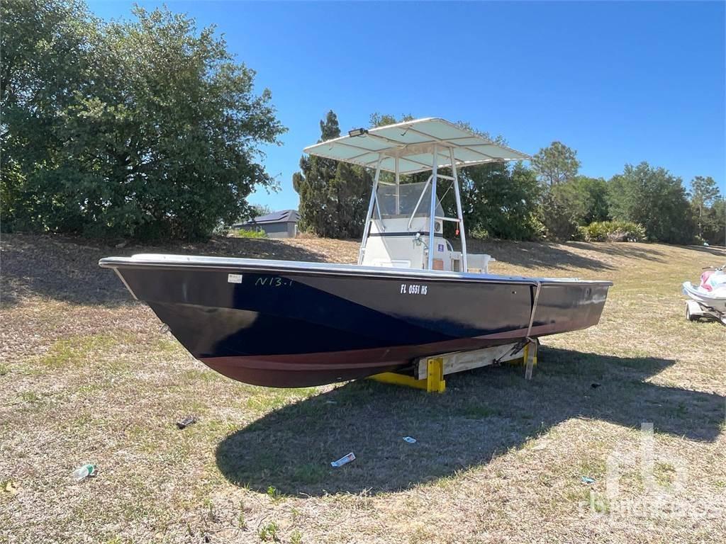  BOSTON WHALER Arbetsbåtar, pråmar och pontoner