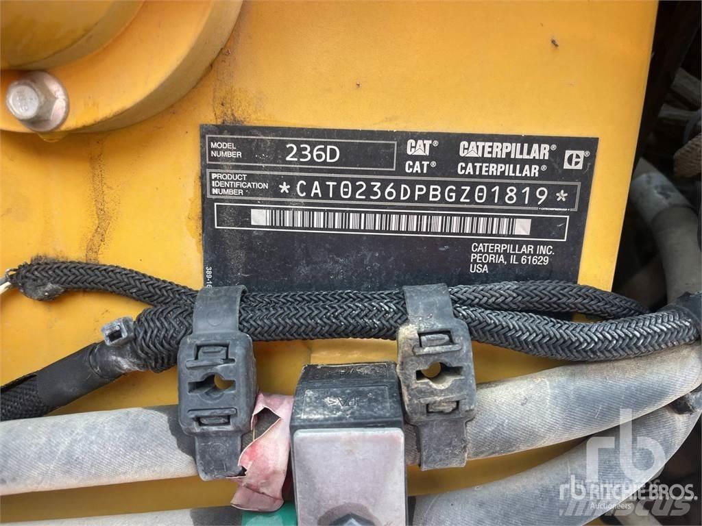 CAT 236D Kompaktlastare