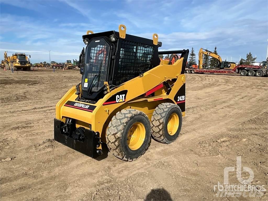 CAT 242B3 Kompaktlastare