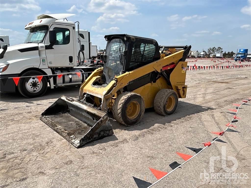 CAT 272D2 Kompaktlastare
