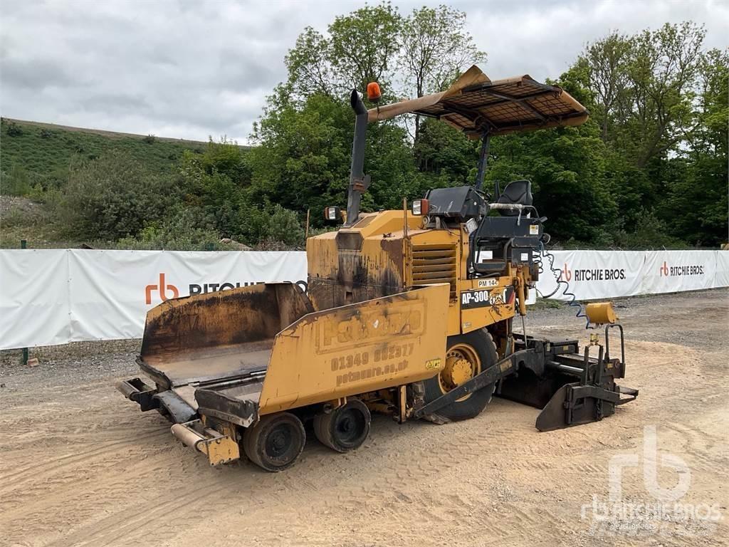 CAT AP300D Asfaltsläggningsmaskiner