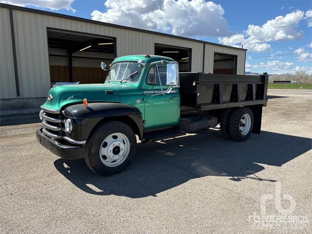 Diamond T322 Tippbilar
