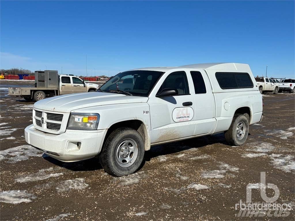 Dodge DAKOTA Flakbilar/Pickuper