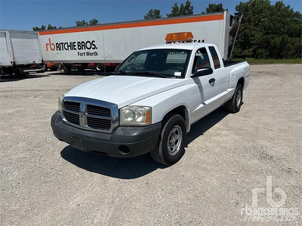 Dodge DAKOTA Flakbilar/Pickuper