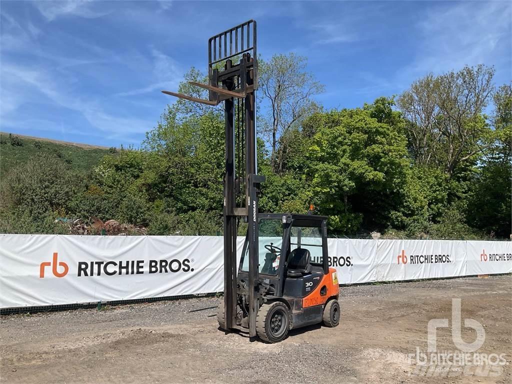 Doosan D30S-5 Dieselmotviktstruckar