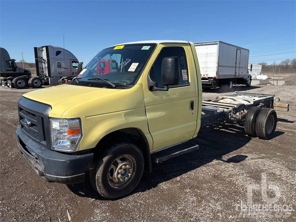 Ford E-450 Chassier