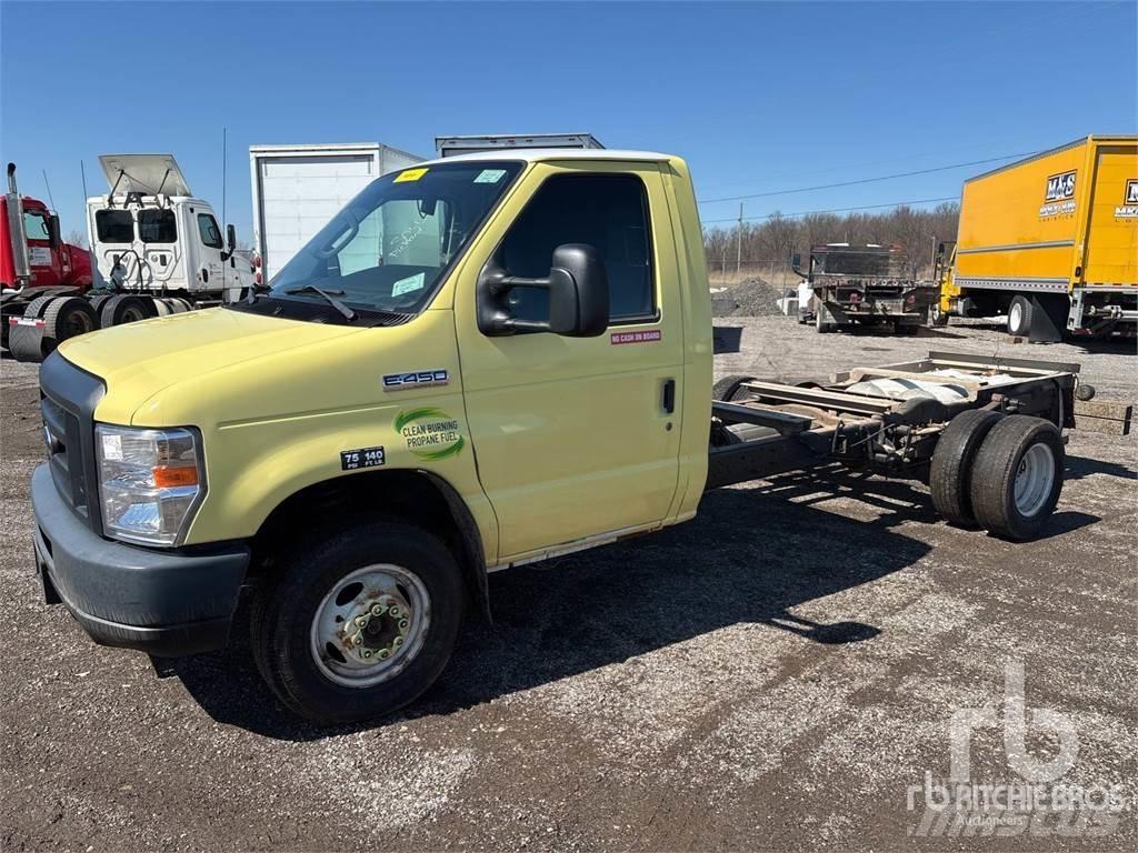 Ford E-450 Chassier