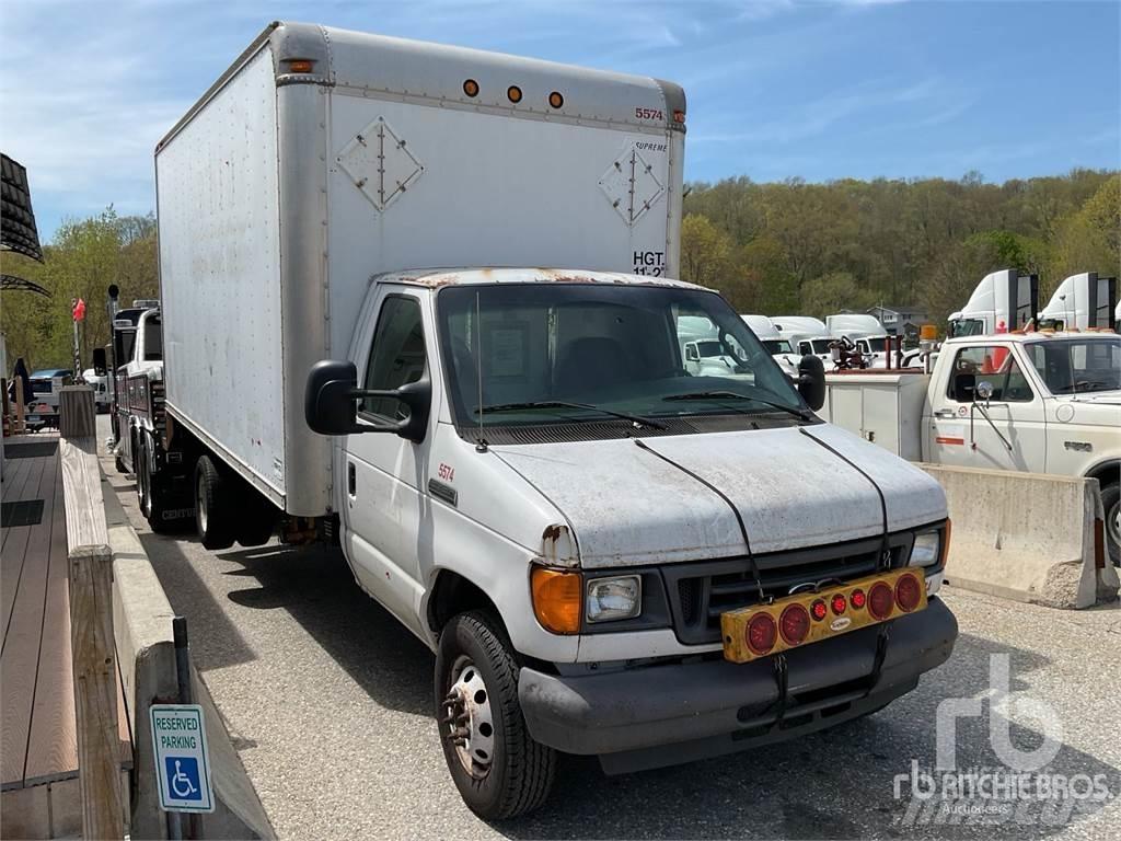 Ford E-450 Lätta skåpbilar