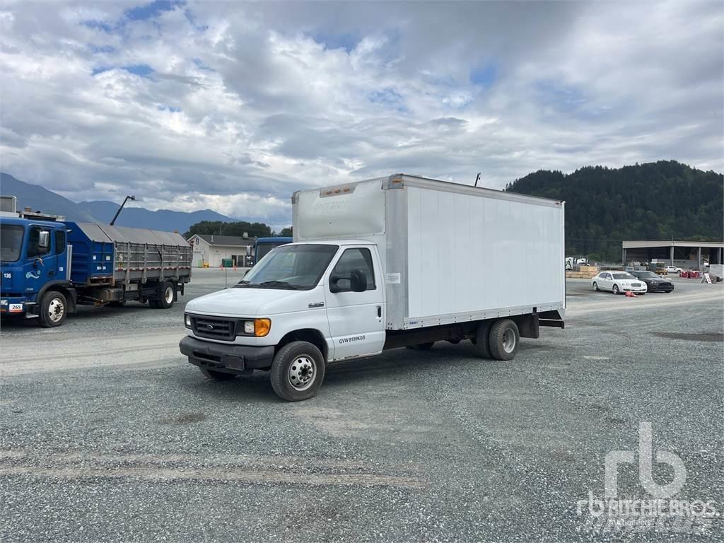 Ford E350 Lätta skåpbilar