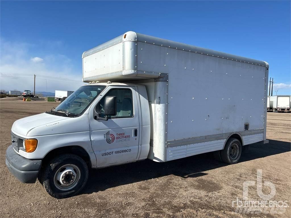 Ford E450 Lätta skåpbilar