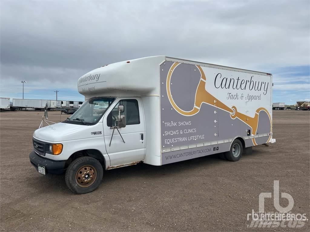 Ford E450 Lätta skåpbilar