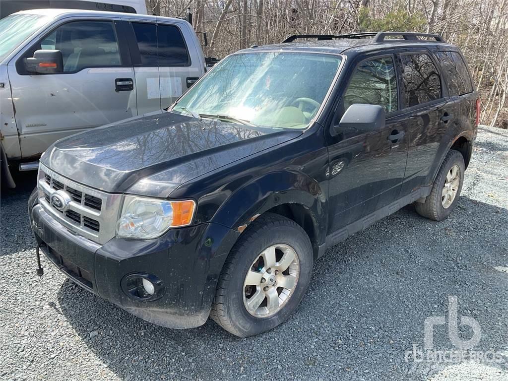 Ford ESCAPE Flakbilar/Pickuper