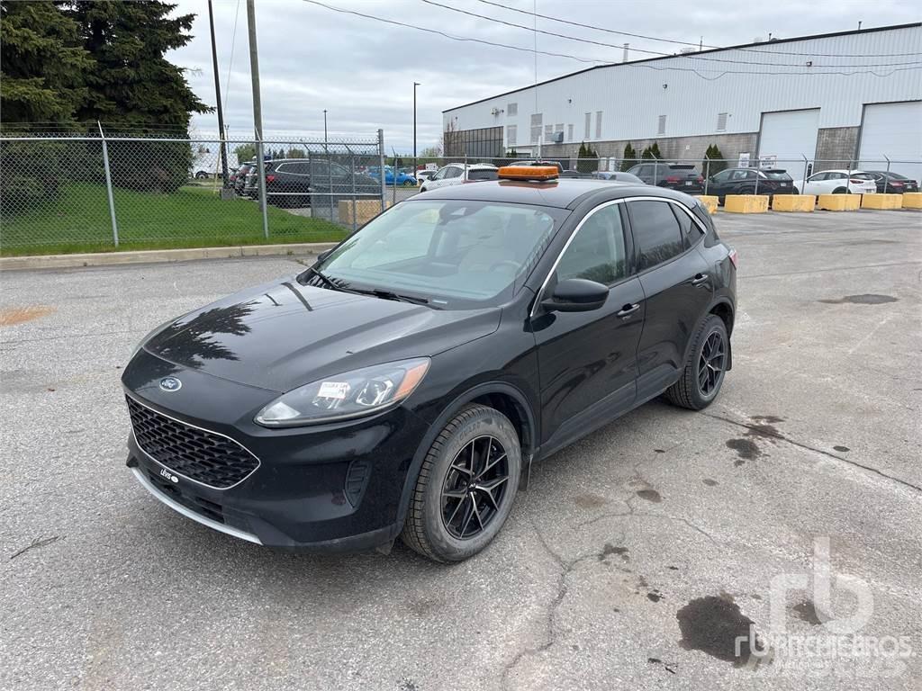 Ford ESCAPE Flakbilar/Pickuper