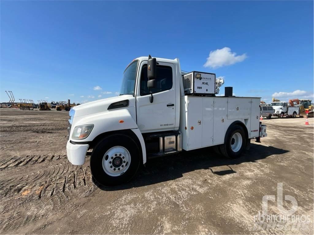 Hino 338 Plogbilar