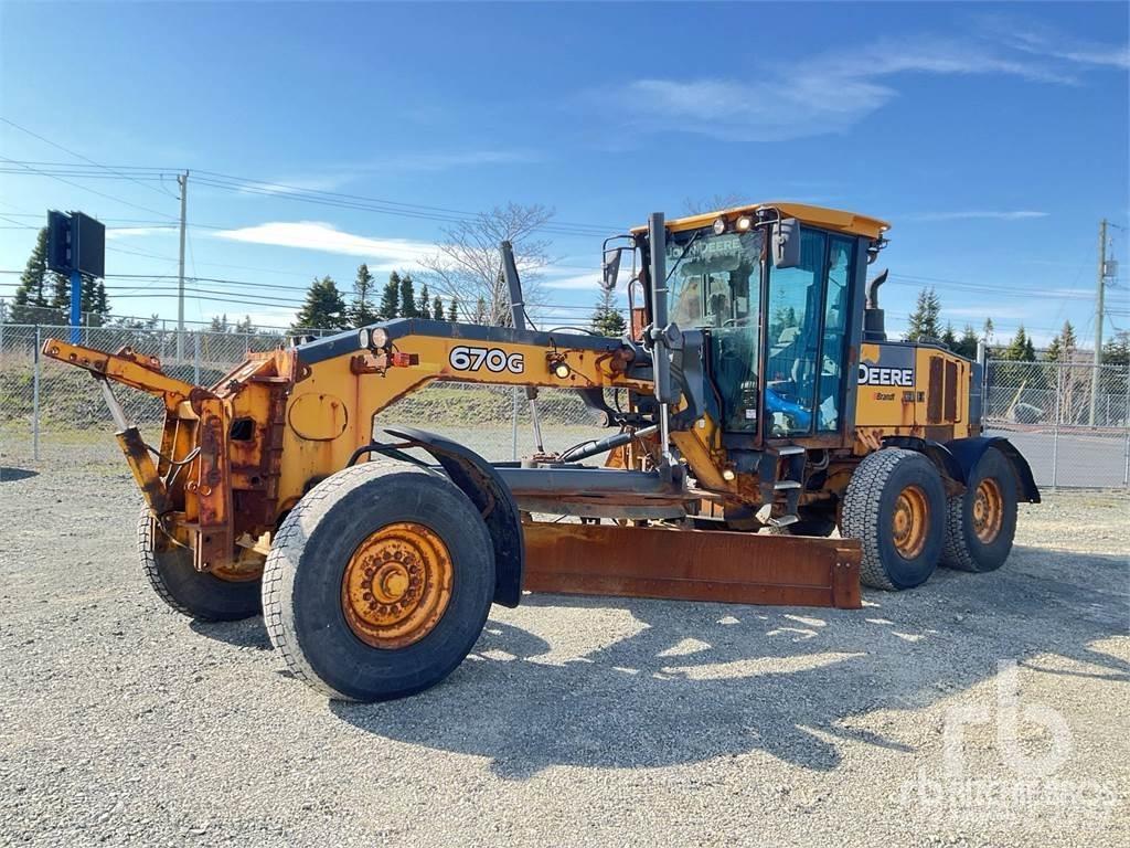 John Deere 670G Väghyvlar