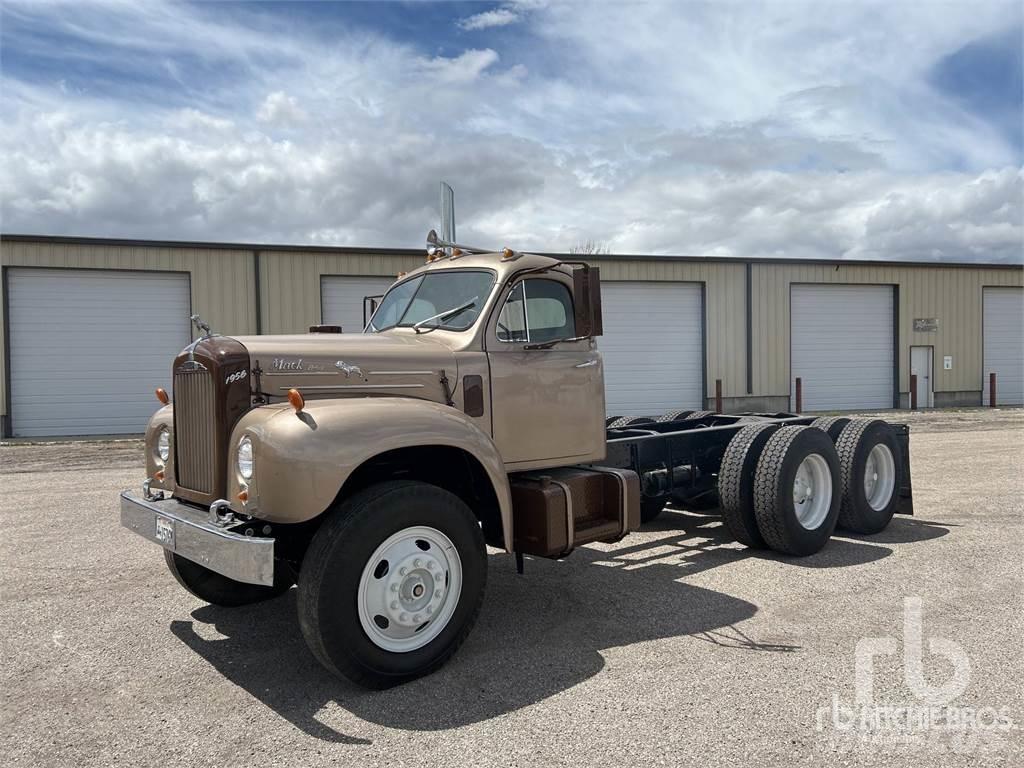 Mack 1956 Chassier