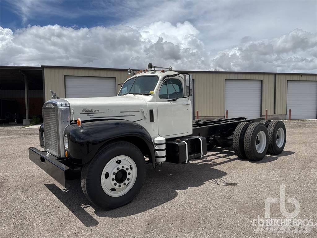 Mack B753S Chassier