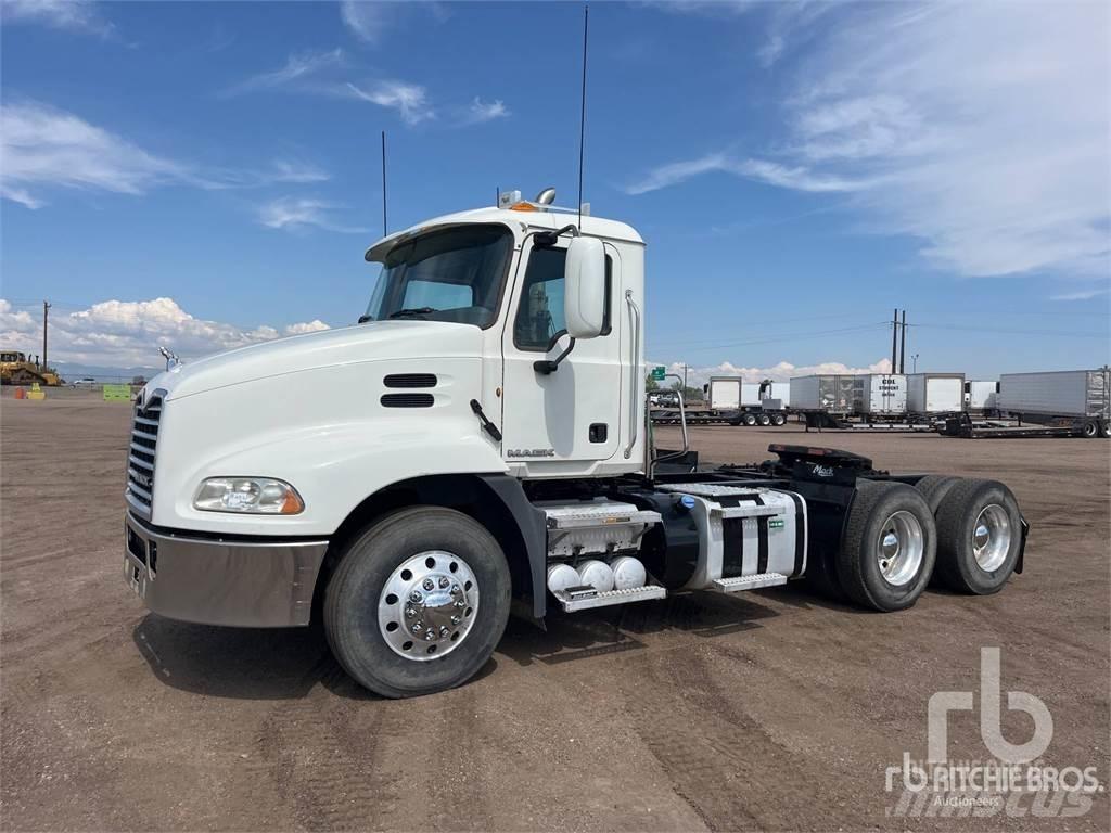 Mack CH613 Dragbilar