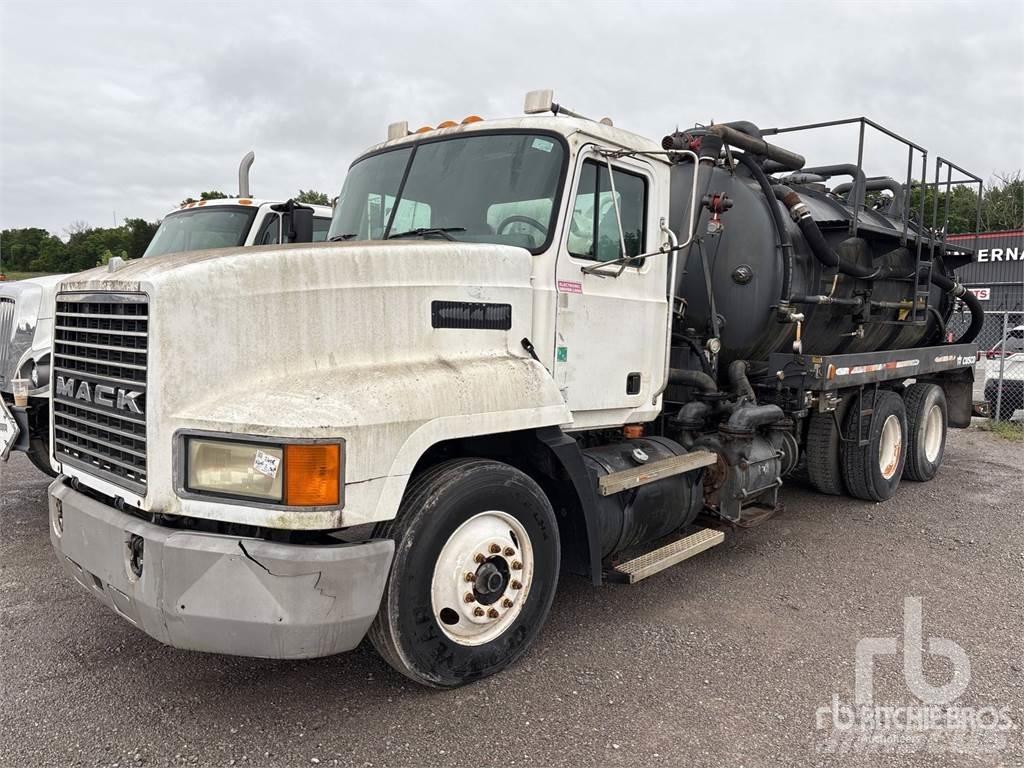 Mack CH613 Slamsugningsbil