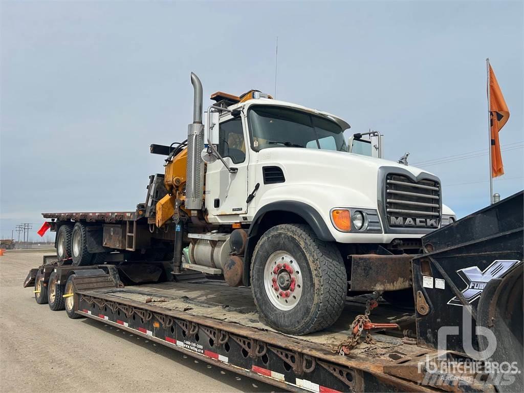 Mack CV713 Kranbilar