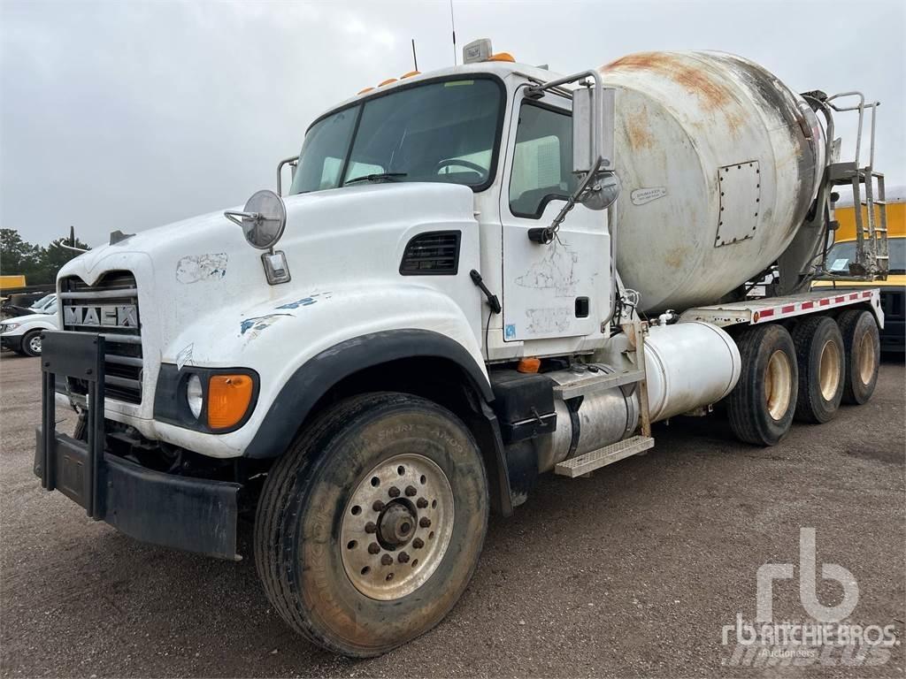 Mack CV713 Cementbil