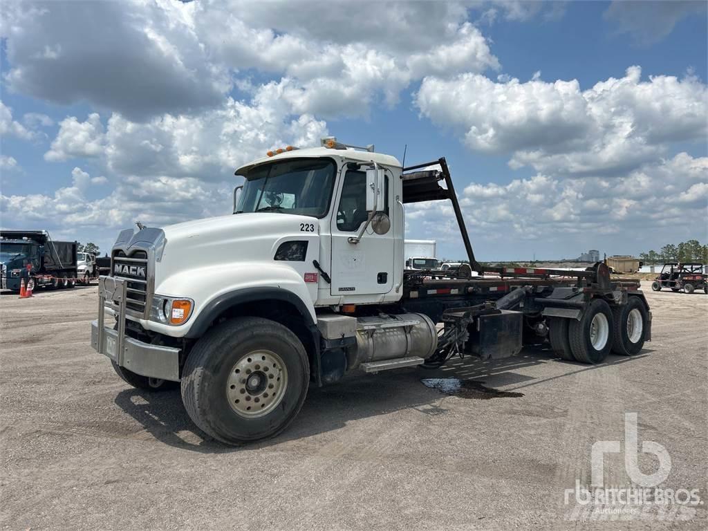 Mack CV713 Lastväxlare med kabellift