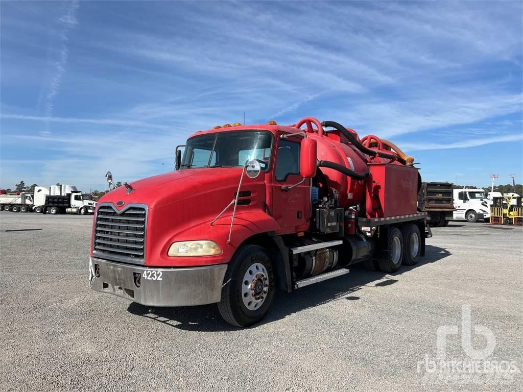 Mack CX613 Slamsugningsbil