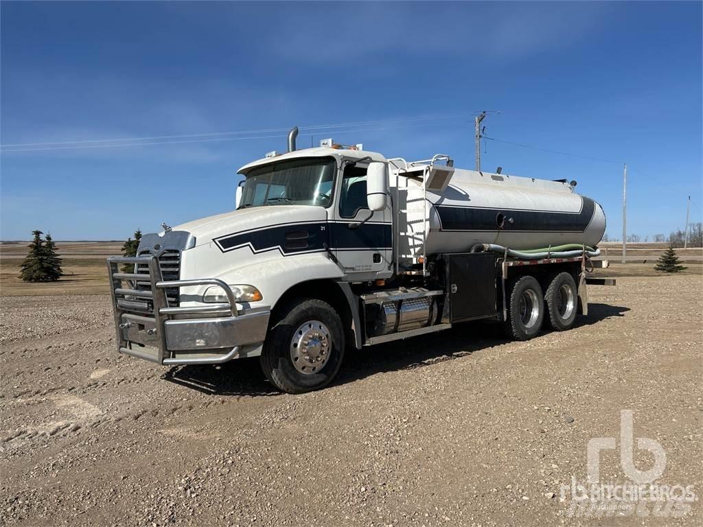 Mack CX613 Vattentankbilar