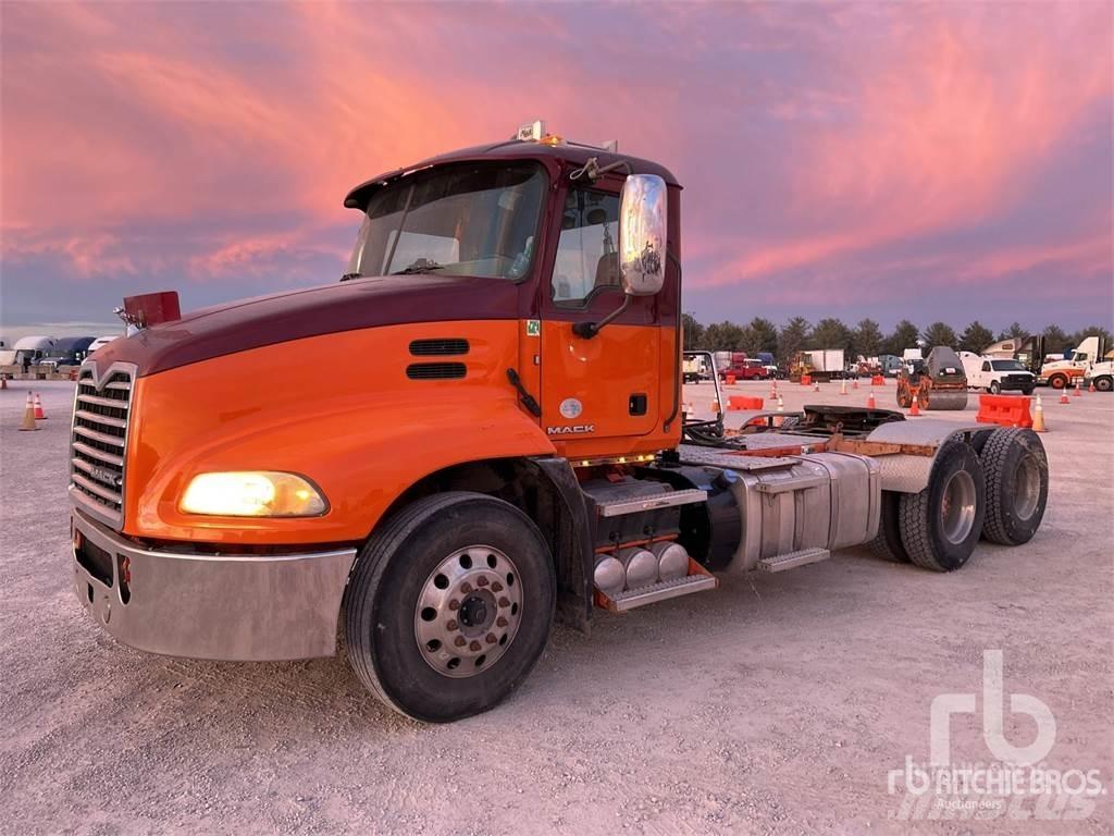 Mack CXU613 Dragbilar