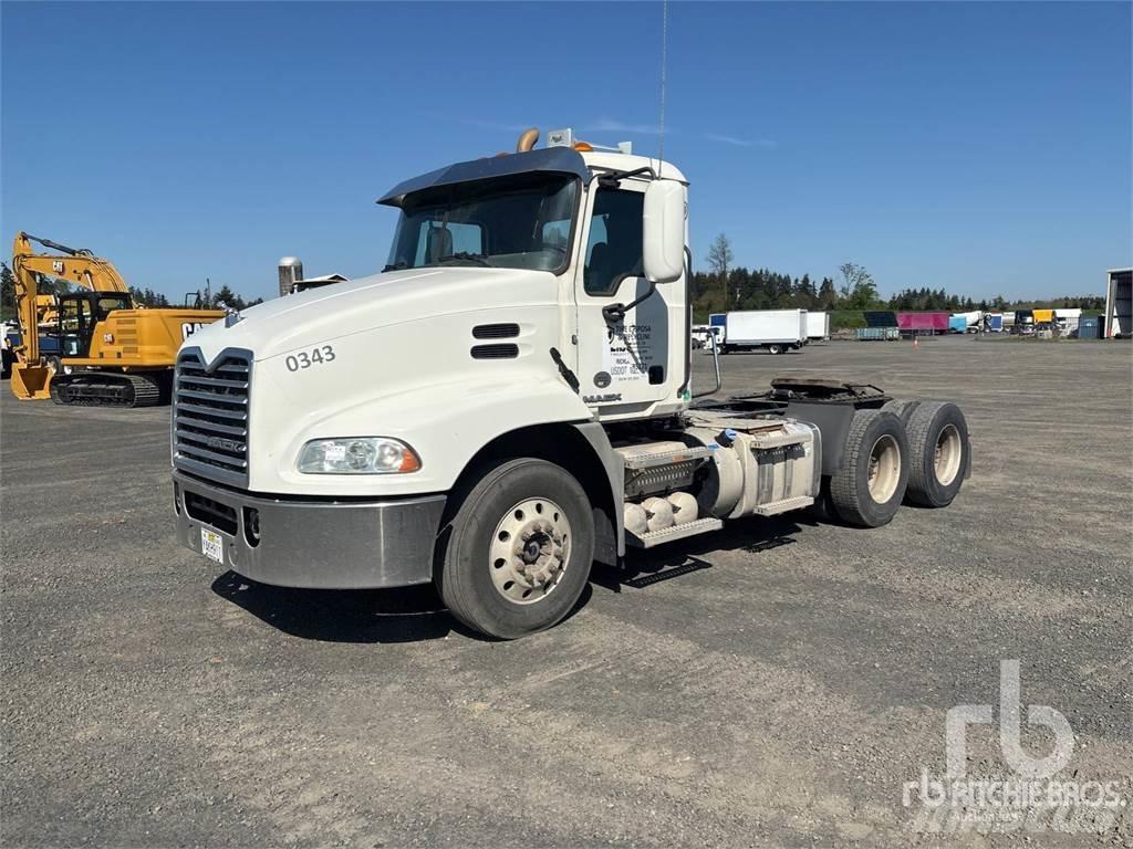 Mack CXU613 Dragbilar