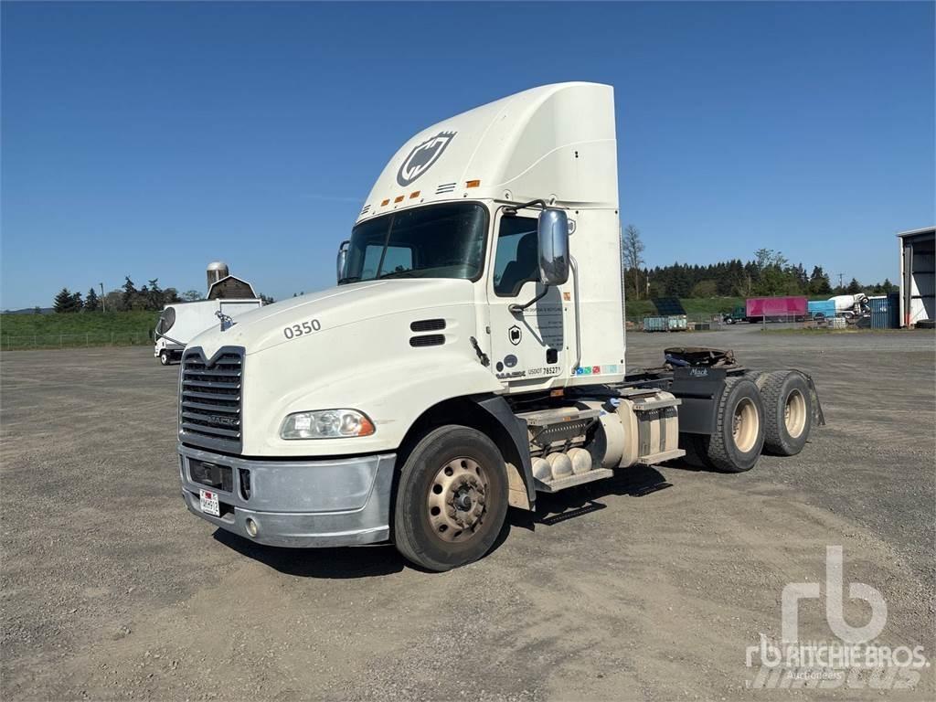 Mack CXU613 Dragbilar