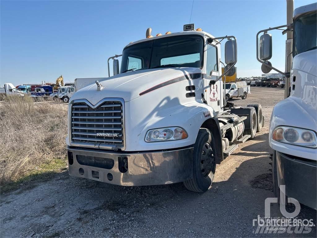 Mack CXU613 Dragbilar