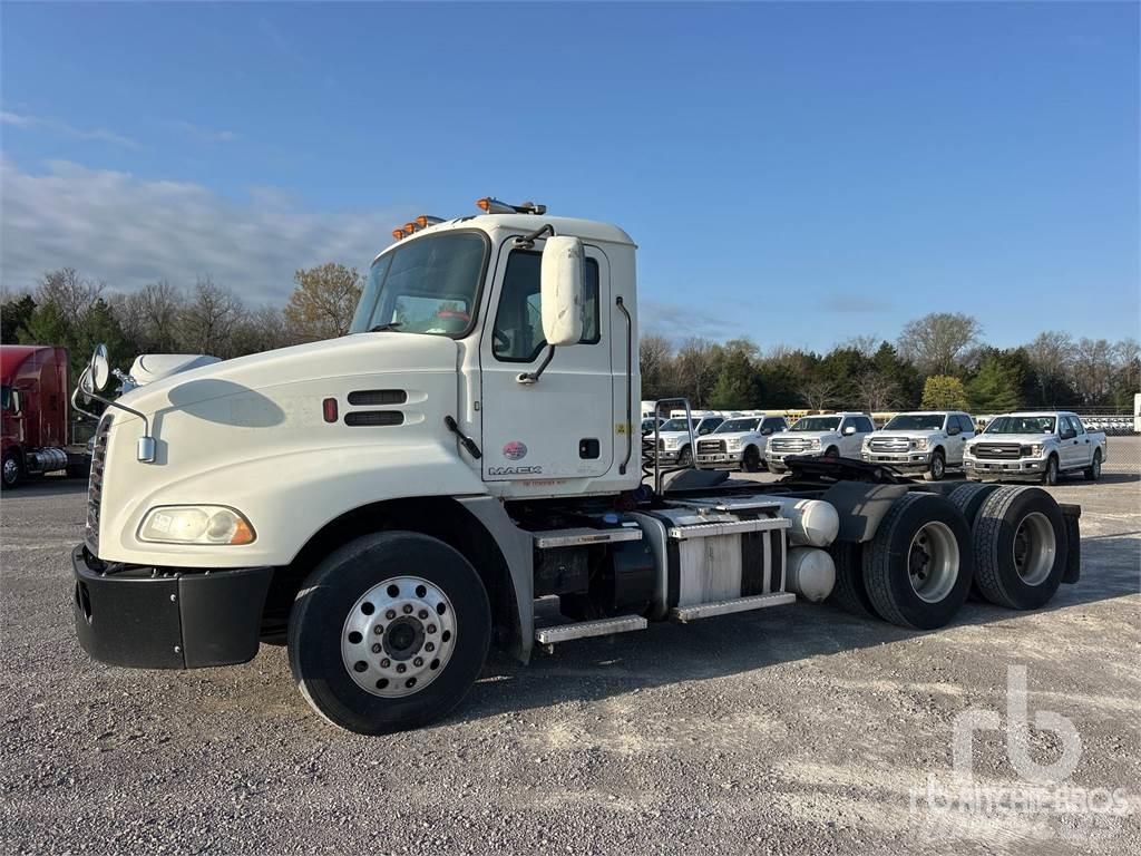 Mack CXU613 Dragbilar