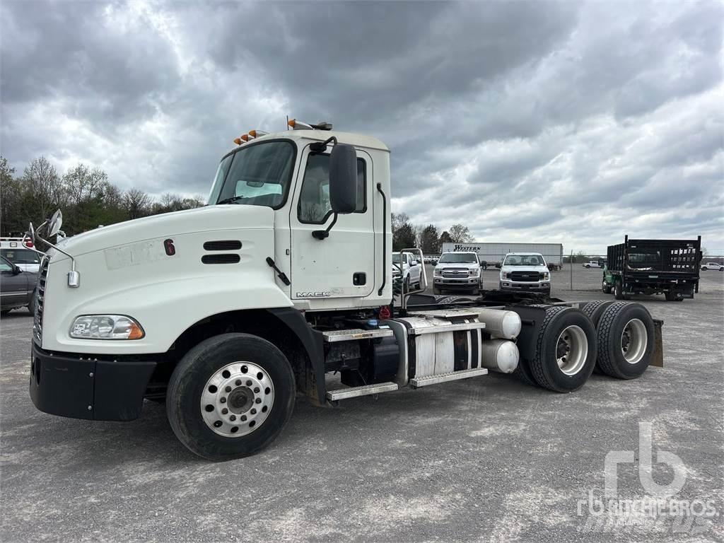 Mack CXU613 Dragbilar