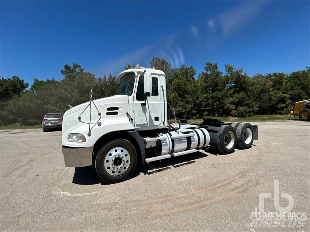 Mack CXU613 Dragbilar