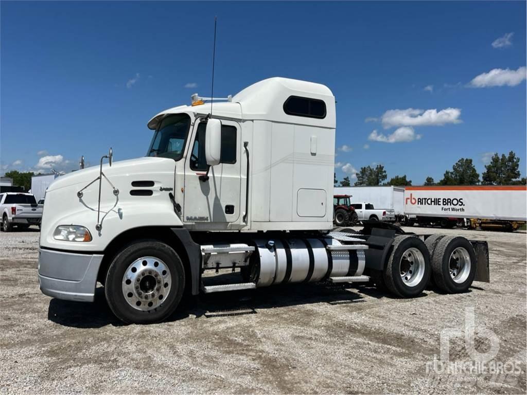 Mack CXU613 Dragbilar