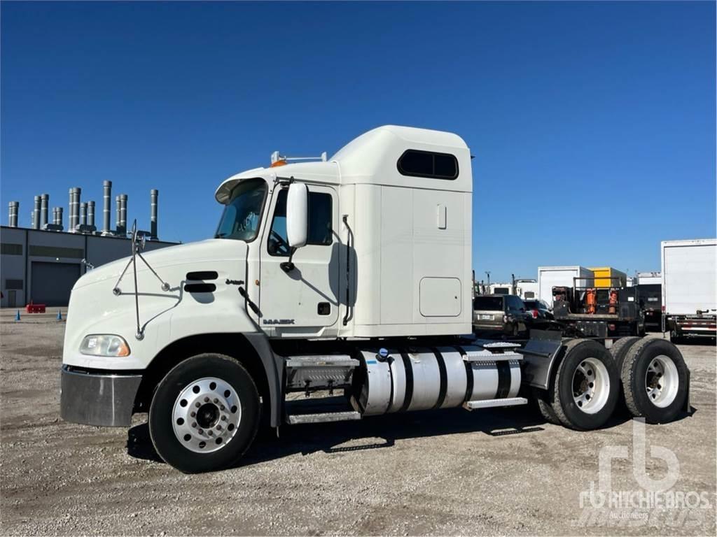 Mack CXU613 Dragbilar