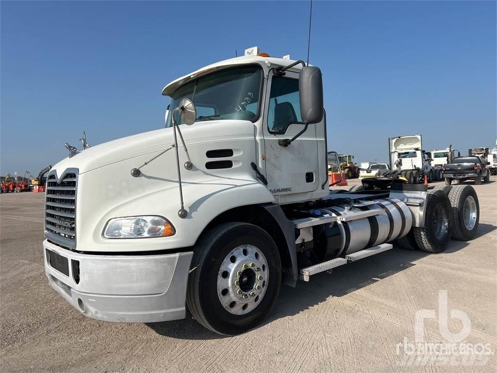 Mack CXU613 Dragbilar